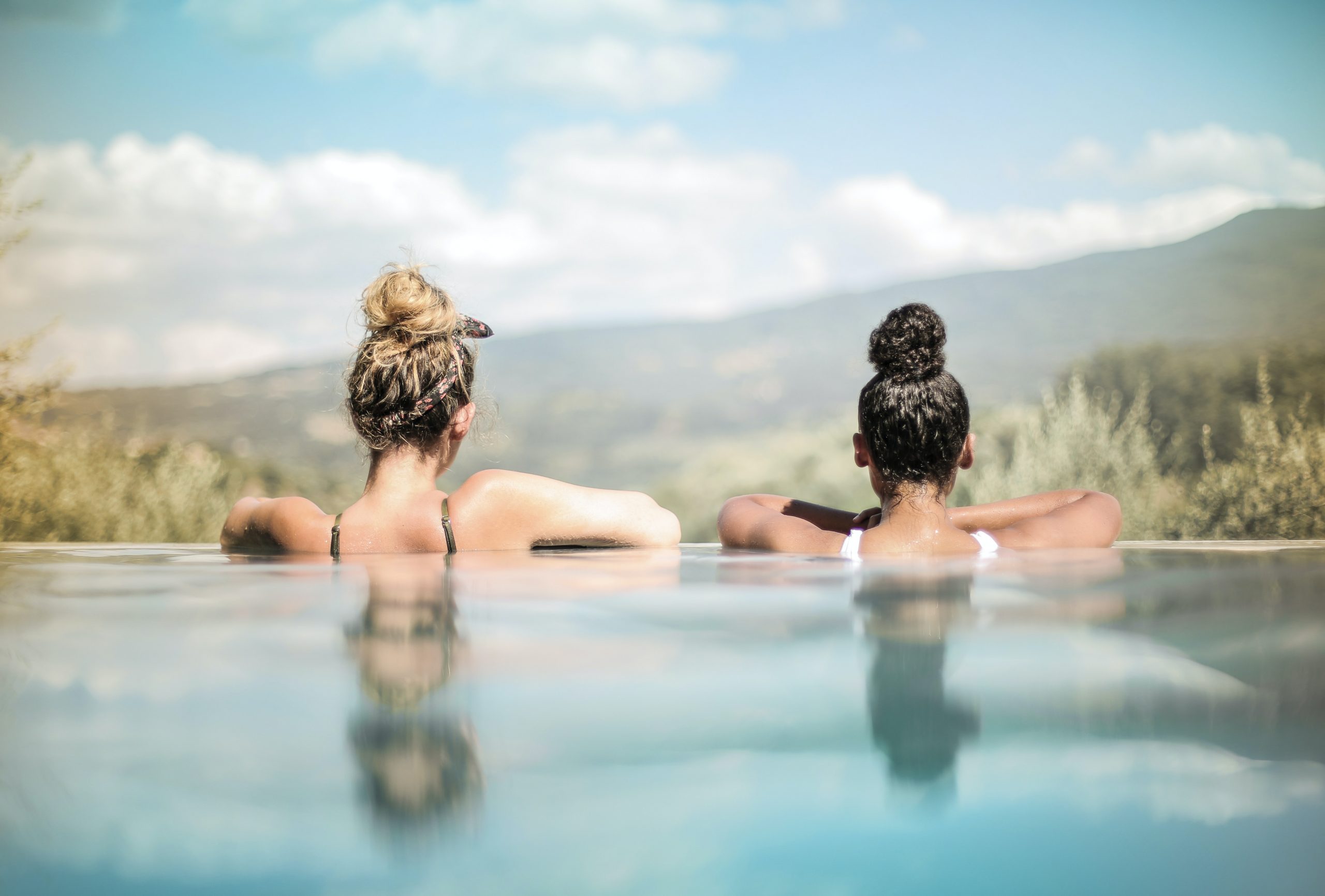 How to avoid green swimming pool hair